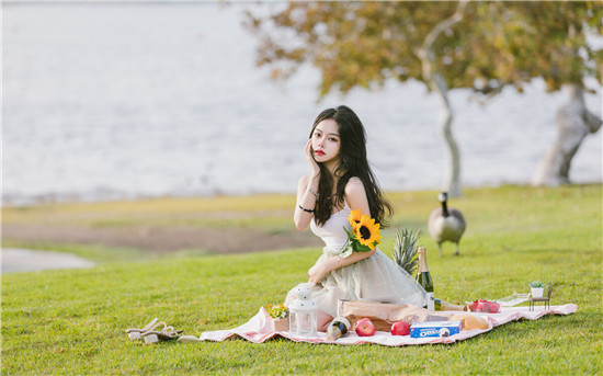 草莓黄瓜茄子香蕉绿巨人视频大全截图1