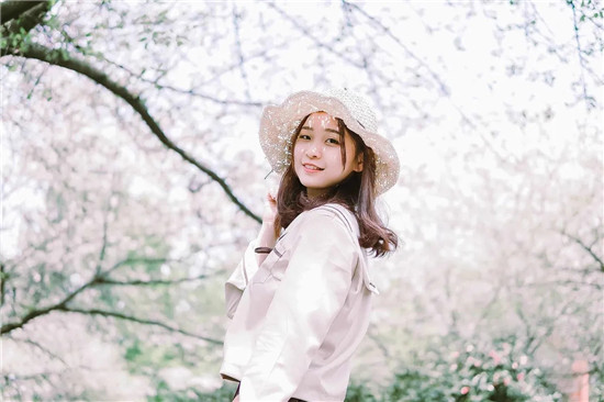 草莓丝瓜秋葵向日葵榴莲绿巨人免费版:拥有十分高质量的播放APP