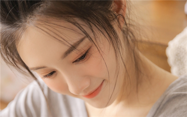 丝瓜草莓榴莲向日葵18岁app无限制版：一款资源都能免费看的视频播放器